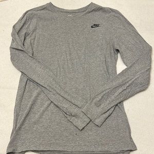 Women’s Nike Long sleeve tee- size Small